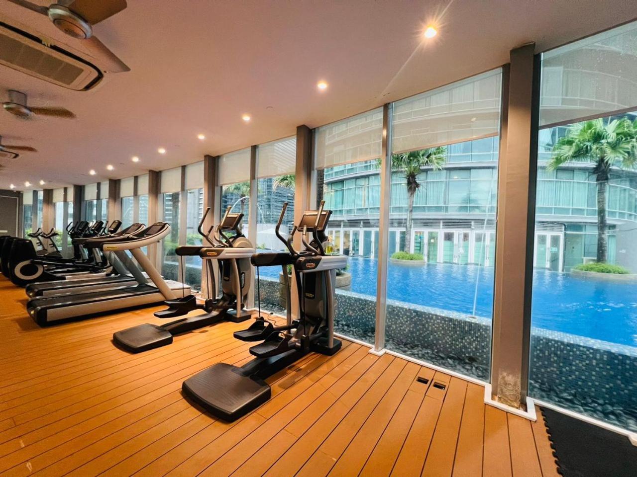Vortex Suites Klcc By Moonlight Kuala Lumpur Exterior photo