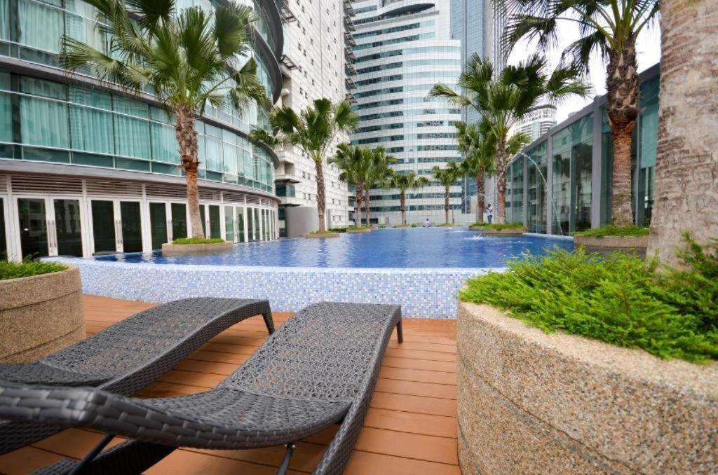 Vortex Suites Klcc By Moonlight Kuala Lumpur Exterior photo
