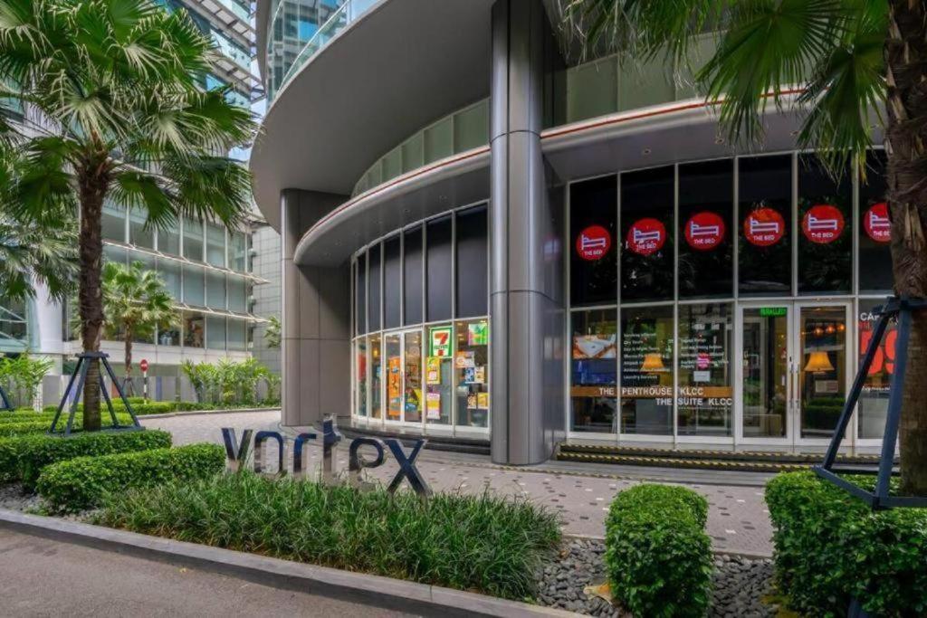 Vortex Suites Klcc By Moonlight Kuala Lumpur Exterior photo